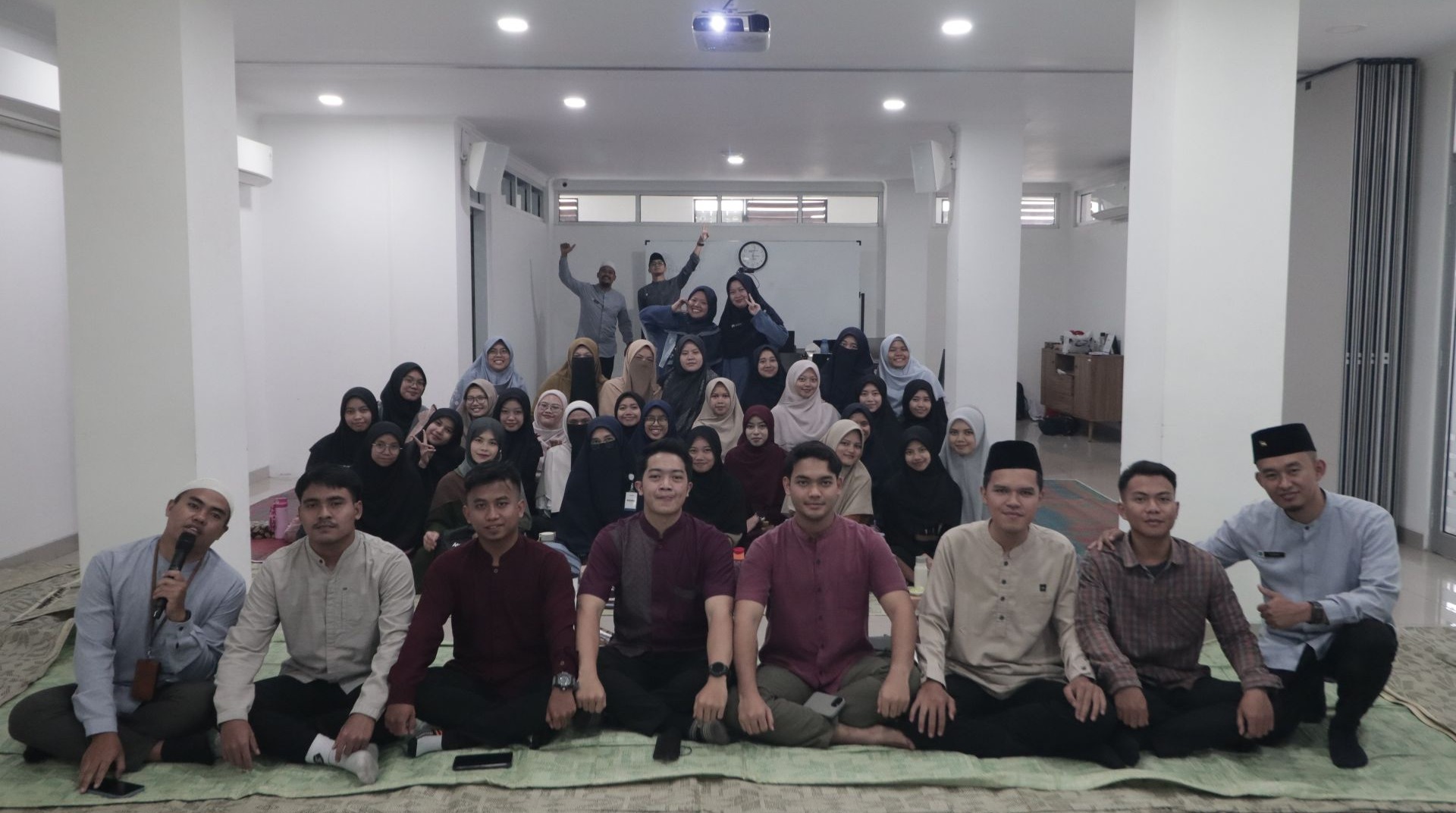 Siap Khidmat! 101 Penerima Beasiswa Unggul DT Peduli Ikuti Upgrading Khusus 