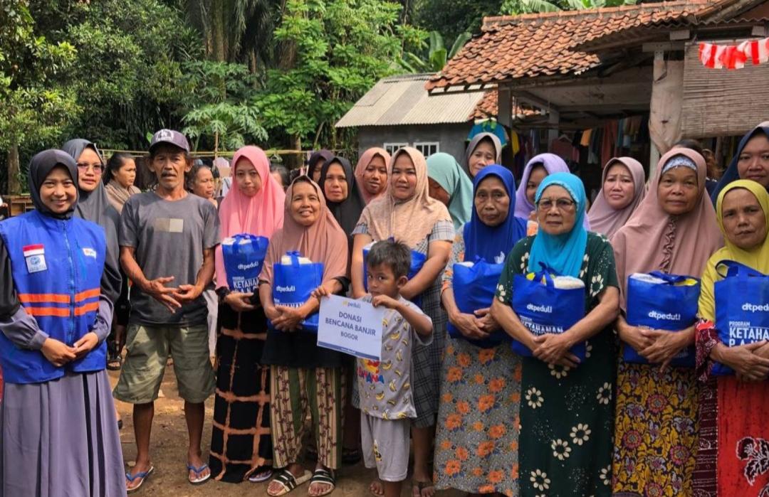 DT Peduli Bogor Ringankan Beban Warga Terdampak Banjir di Cimulang 