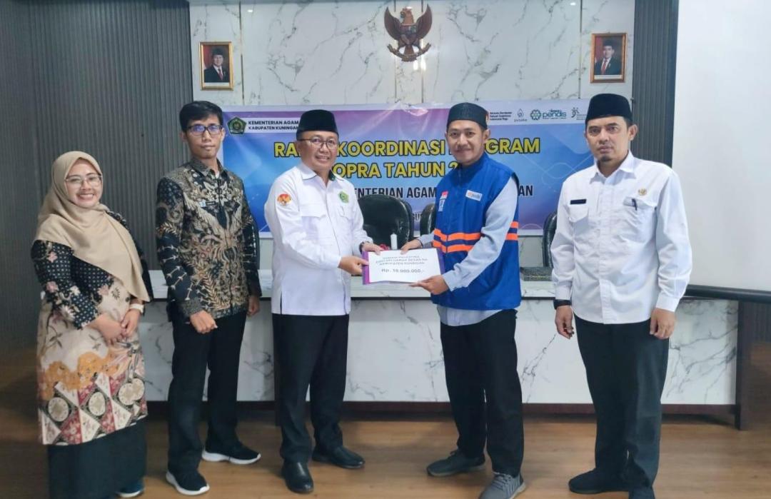 Keluarga Besar RA Kuningan Serahkan Donasi Palestina Rp10 Juta Melalui DT Peduli 