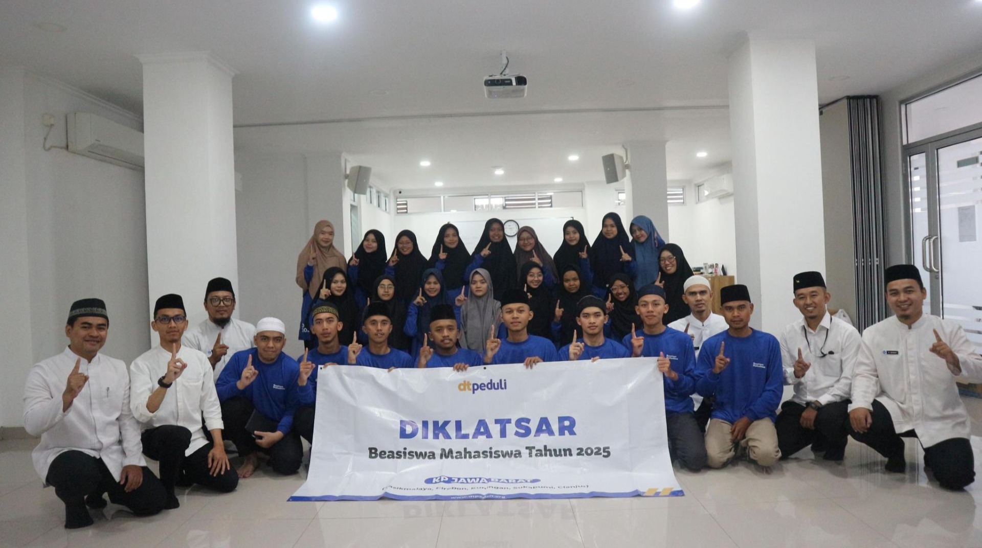 Perkuat Karakter dan Komitmen Penerima Beasiswa Mahasiswa, DT Peduli Jabar Bersama LPM SSG DT Gelar Diklatsar 