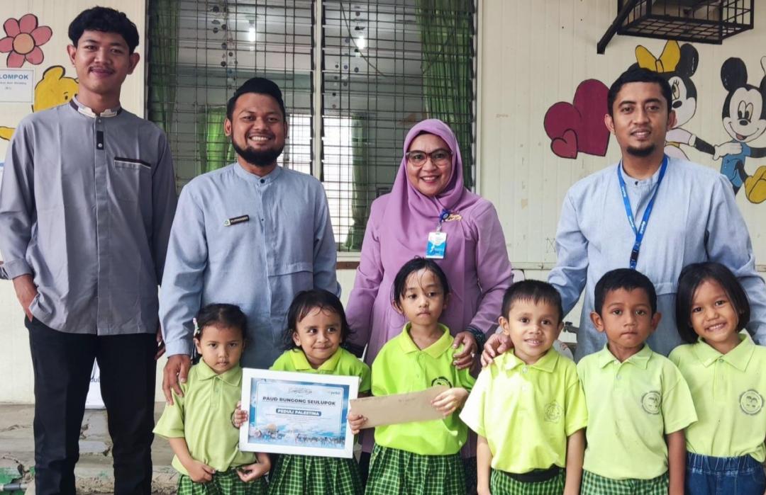 Peduli Palestina Bersama DT Peduli, PAUD Bungong Seuleupoek Gelar Aksi Donasi saat Peringati HUT RI ke-80 