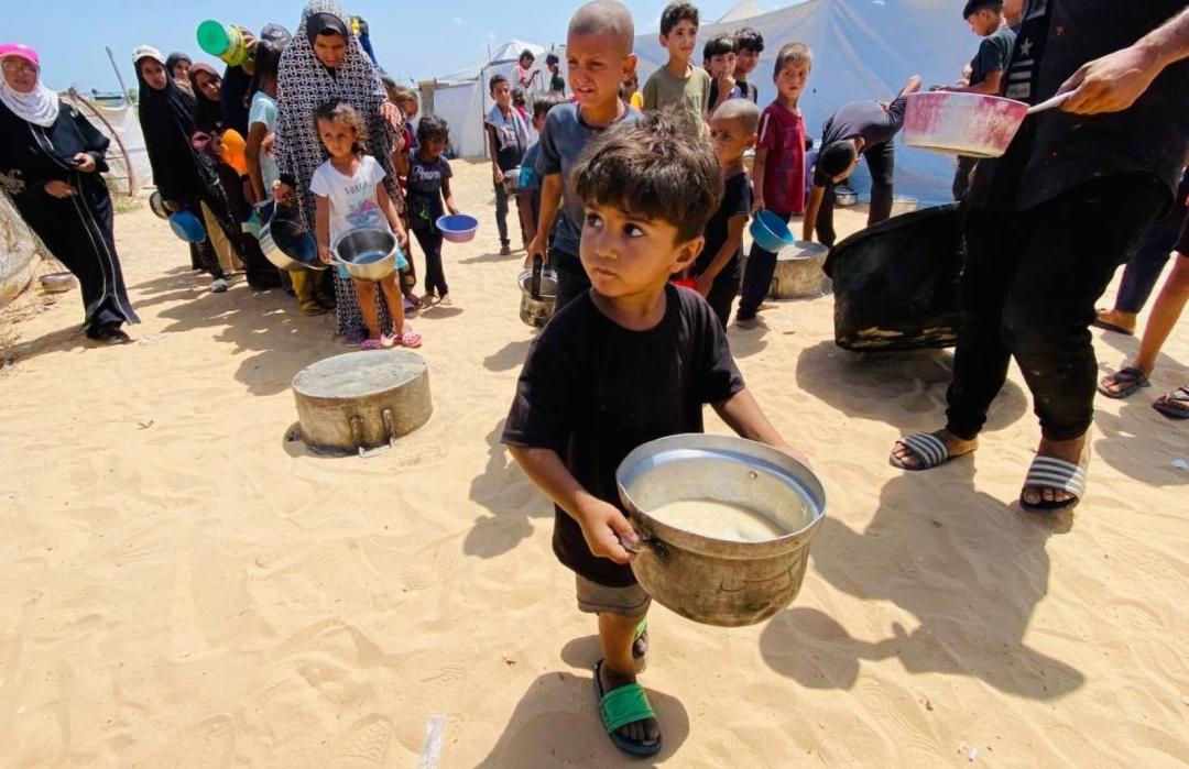 Bantu Tangani Ancaman Kelaparan Ekstrem di Jalur Gaza, DT Peduli Terus Salurkan Makanan Hangat Siap Santap 