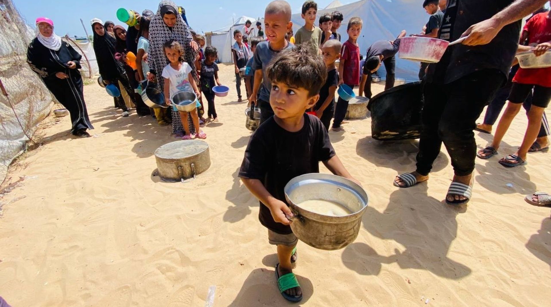 Bantu Tangani Ancaman Kelaparan Ekstrem di Jalur Gaza, DT Peduli Terus Salurkan Makanan Hangat Siap Santap 