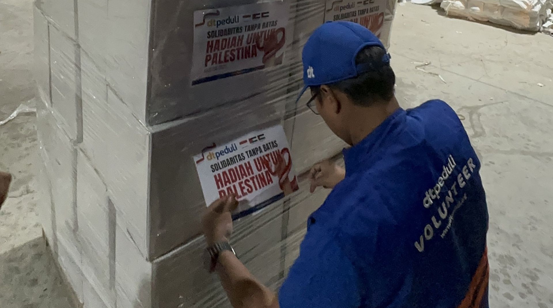 Solidaritas Indonesia di Langit Gaza, DT Peduli Salurkan 2.304 Paket Bantuan Melalui Udara 