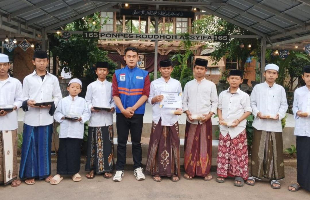 Tebar Kebaikan di Hari Penuh Berkah, DT Peduli Salurkan 337 Paket Nasi ke Enam Titik Pesantren dan Rumah Quran 