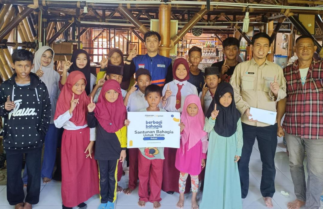 DT Peduli Bekasi Salurkan Santunan untuk Anak Yatim Dhuafa di Pesisir Pantai Beting Muara Gembong 