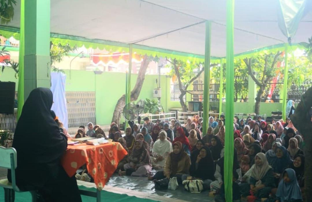 Perkuat Peran Orang Tua, DT Peduli dan SDI An-Nur Surabaya Gelar Kajian Parenting bersama Teh Ninih 