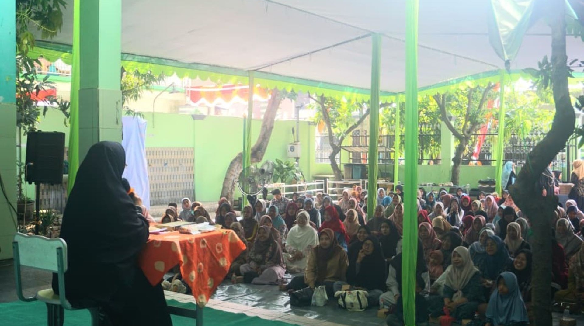 Perkuat Peran Orang Tua, DT Peduli dan SDI An-Nur Surabaya Gelar Kajian Parenting bersama Teh Ninih 