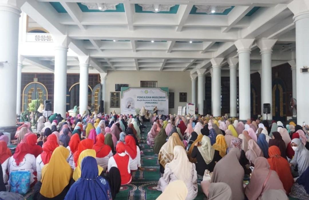 DT Peduli dan Masjid Al-Akbar Bersama Komunitas Saringan Iman Gelar Kajian Dhuha tentang Ketahanan Keluarga bersama Teh Ninih 