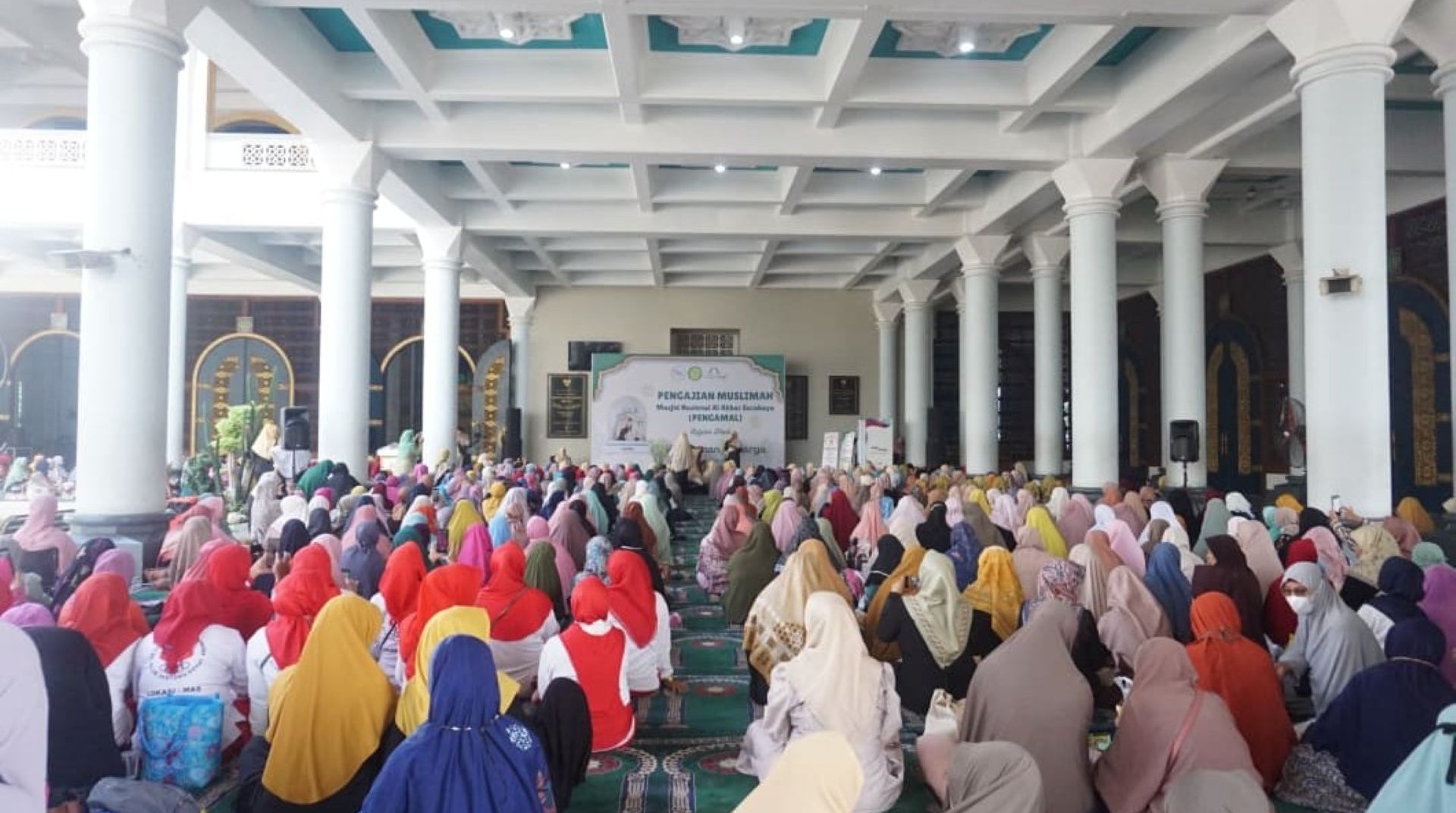 DT Peduli dan Masjid Al-Akbar Bersama Komunitas Saringan Iman Gelar Kajian Dhuha tentang Ketahanan Keluarga bersama Teh Ninih 