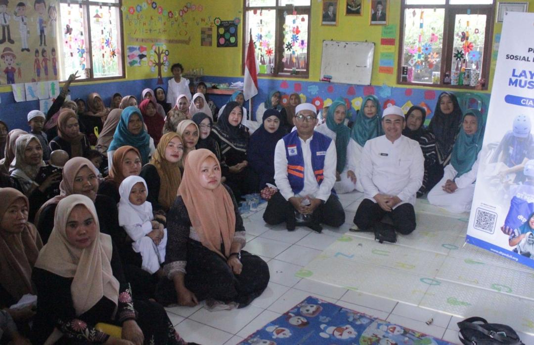 DT Peduli Cianjur Salurkan Fidyah untuk Warga Sekitar PAUD Giri Agung 