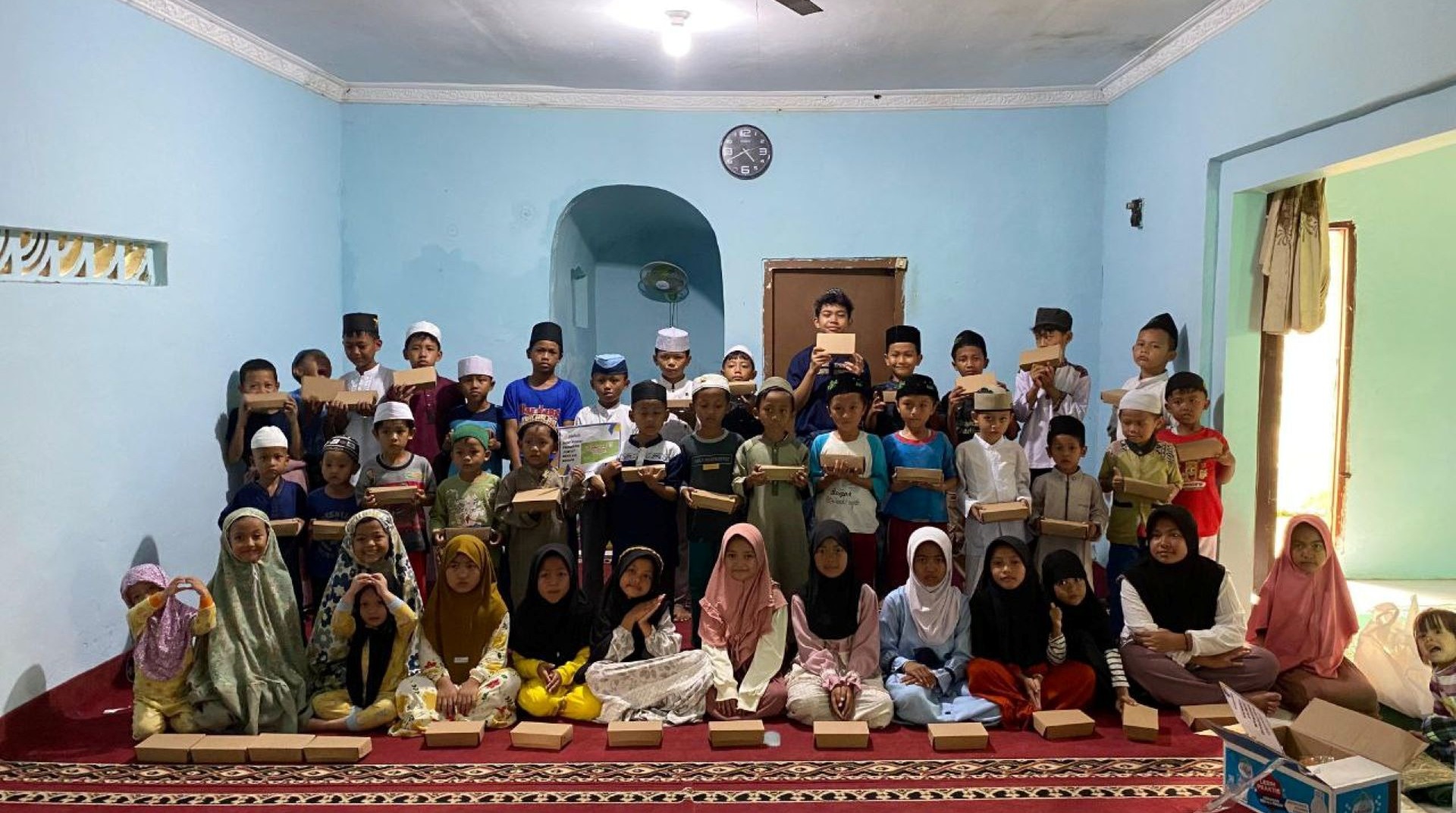 Jumat Berkah, DT Peduli Salurkan Ratusan Paket Nasi di Enam Titik Bogor 