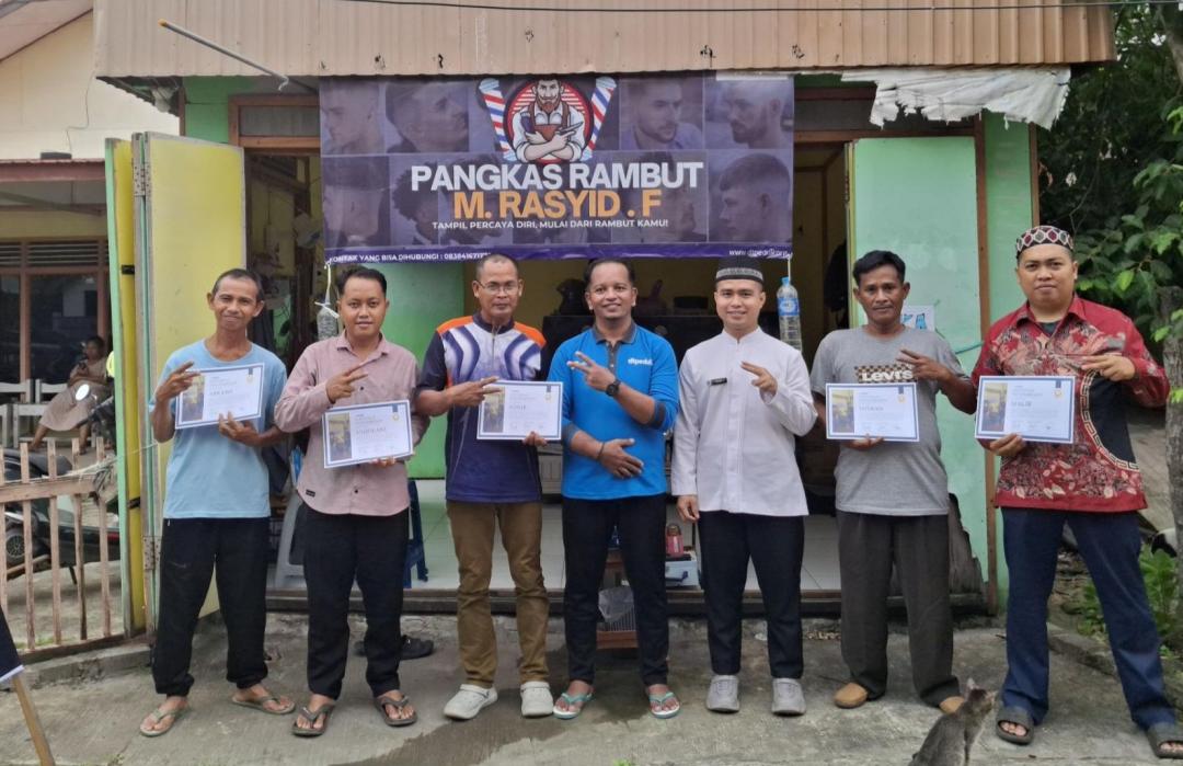 Kisah Inspiratif, Penerima Manfaat Modal Usaha Kini Jadi Instruktur Pelatihan Pangkas Rambut 