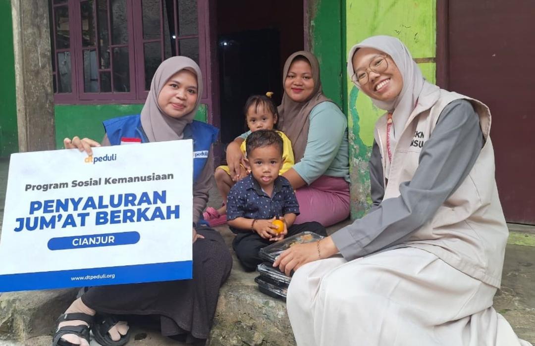 Jumat Berkah, DT Peduli dan Mitra Salurkan Paket Berkah di Hawurwangi 