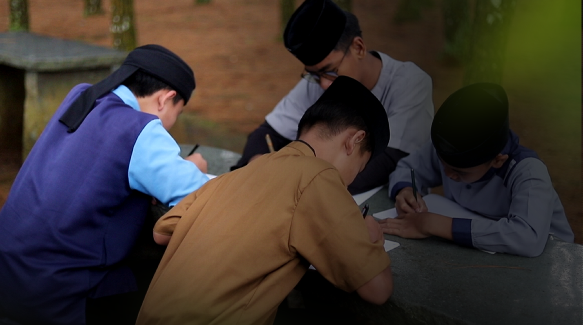 7 Tahun Belajar di Saung & Masjid, Santri Yatim Dambakan Ruang Kelas Layak