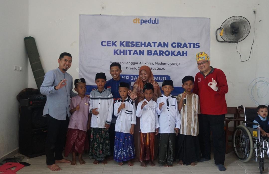 Sentuhan Kepedulian di Gresik, DT Peduli Gelar Cek Kesehatan Gratis dan Khitan Barokah untuk Penghuni Panti Disabilitas dan Warga Sekitar 
