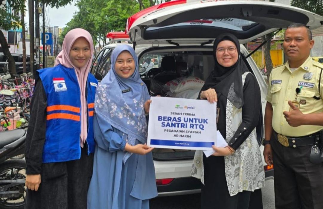 Dukung Santri Penghafal Al-Qur'an, Pegadaian Syariah AR Hakim Salurkan Bantuan Beras untuk RTQ DT Peduli Sumut 