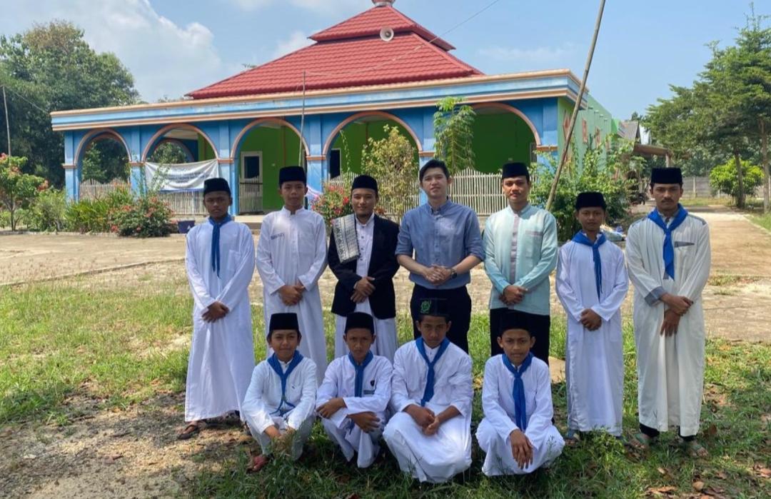 Berikan Semangat kepada Santri Tahfidz, Koh Dennis Kunjungi RTQ DT Peduli Lampung 