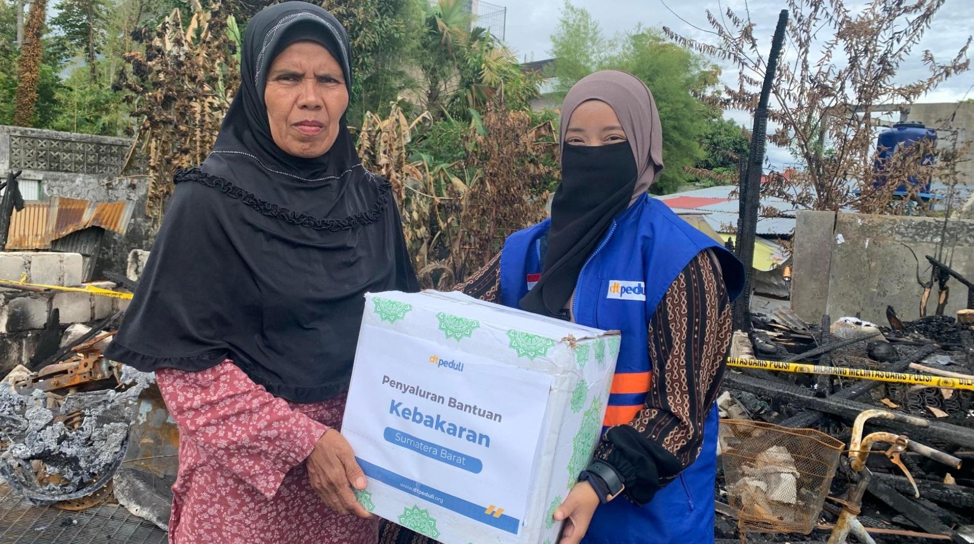 Cepat Tanggap, DT Peduli Sumbar Salurkan Bantuan untuk Korban Kebakaran 