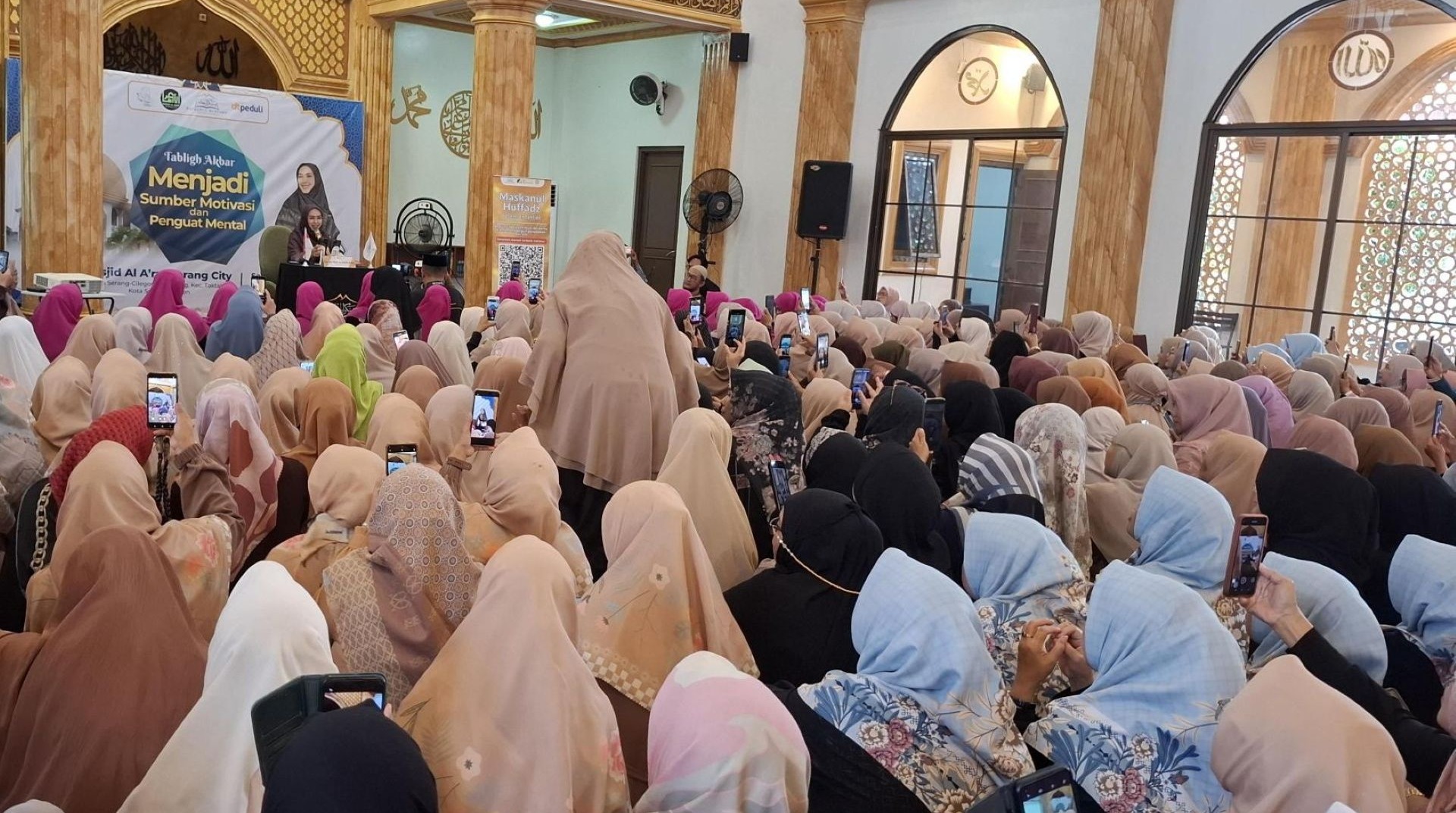 Perkuat Syiar Islam, DT Peduli dan Mazkanul Huffadz Gelar Safari Dakwah Bersama Ustadzah Oki Setiana Dewi 