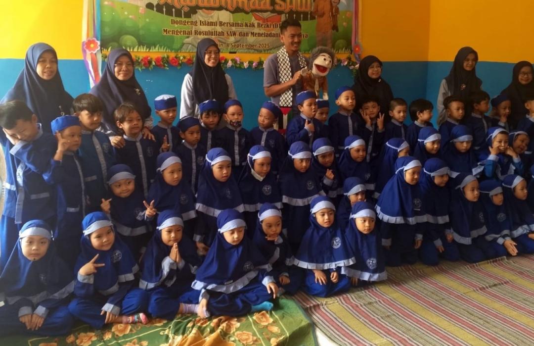 Peringati Maulid Nabi Bersama DT Peduli, Siswa RA Asy Syifa Depok Galang Donasi untuk Palestina 