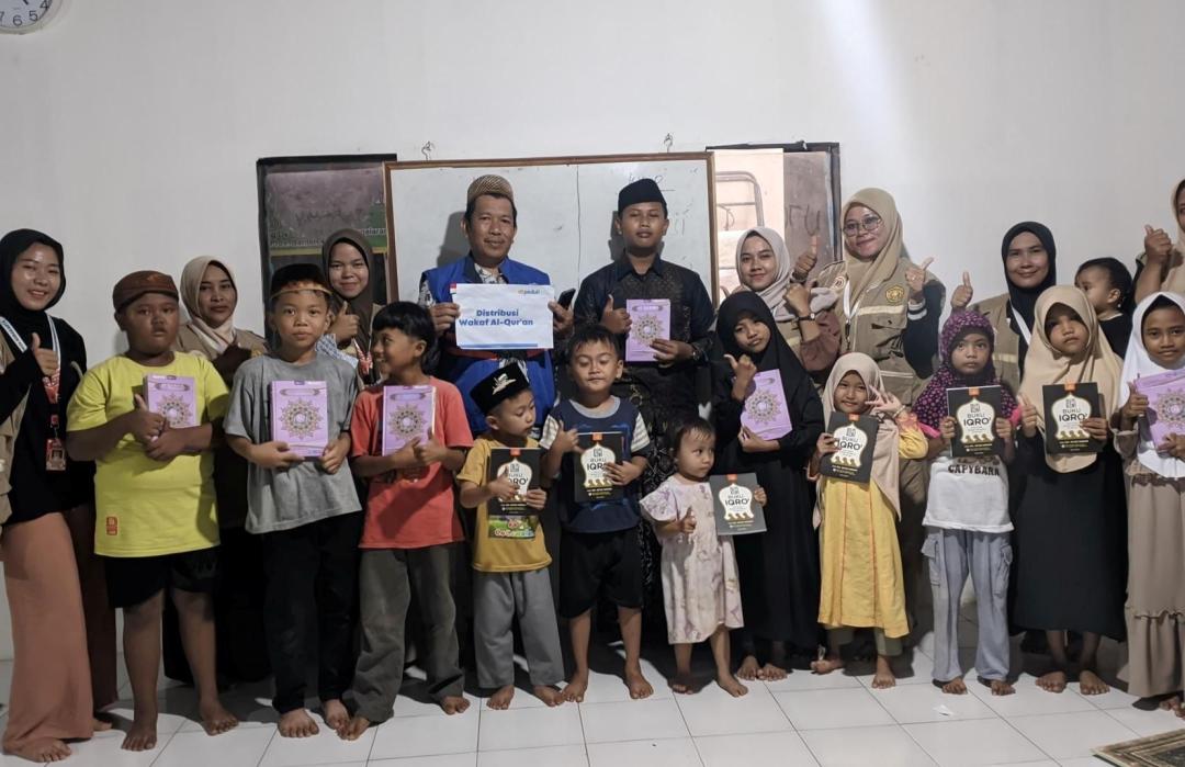 Dorong Semangat Belajar Santri, DT Peduli Salurkan Al-Qur'an dan Iqra di Kampung Walang Pandeglang 
