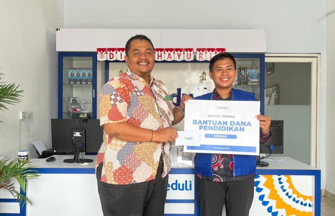 Dorong Kelanjutan Pendidikan, DT Peduli Sumut Salurkan Bantuan Dana kepada Dua Mahasiswa 