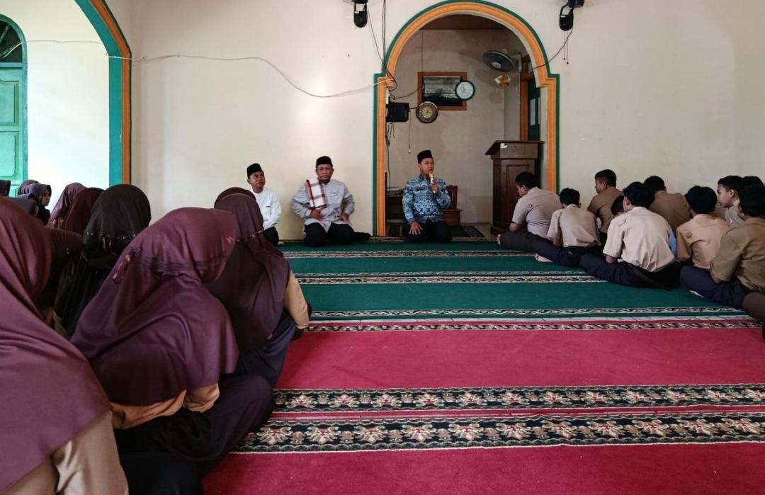 Peringatan Maulid Nabi di SMPN 5 Metro Tanamkan Akhlak dan Semangat Berbagi pada Siswa 