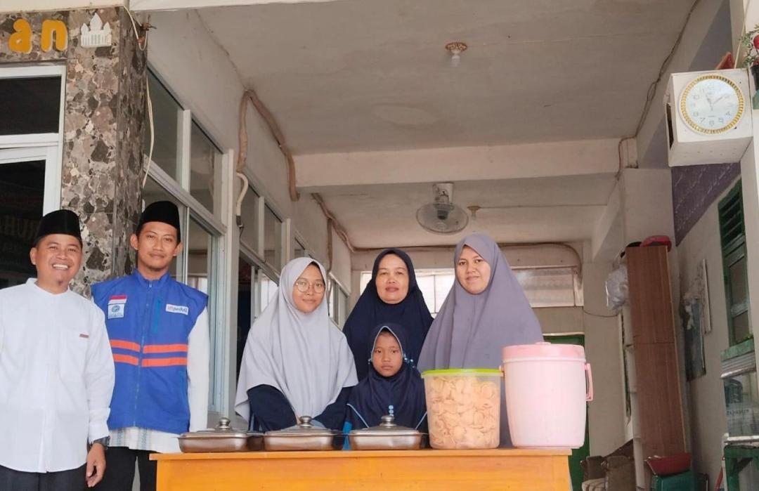 Penuhi Gizi Anak Yatim di Jumat Berkah, DT Peduli Metro Salurkan Makanan ke Panti Asuhan Bina Ruhama 