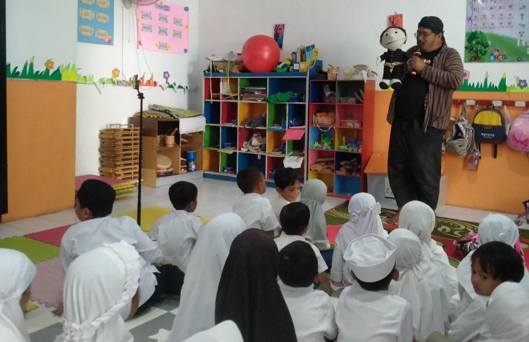 Peringati Maulid Nabi, DT Peduli dan KB-TK Lebah Ceria Ajak Siswa Belajar Akhlak Rasulullah Lewat Dongeng 