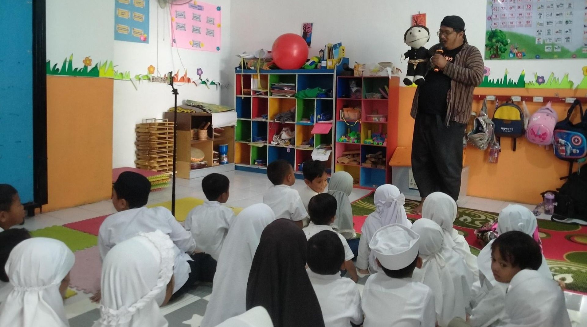 Peringati Maulid Nabi, DT Peduli dan KB-TK Lebah Ceria Ajak Siswa Belajar Akhlak Rasulullah Lewat Dongeng 