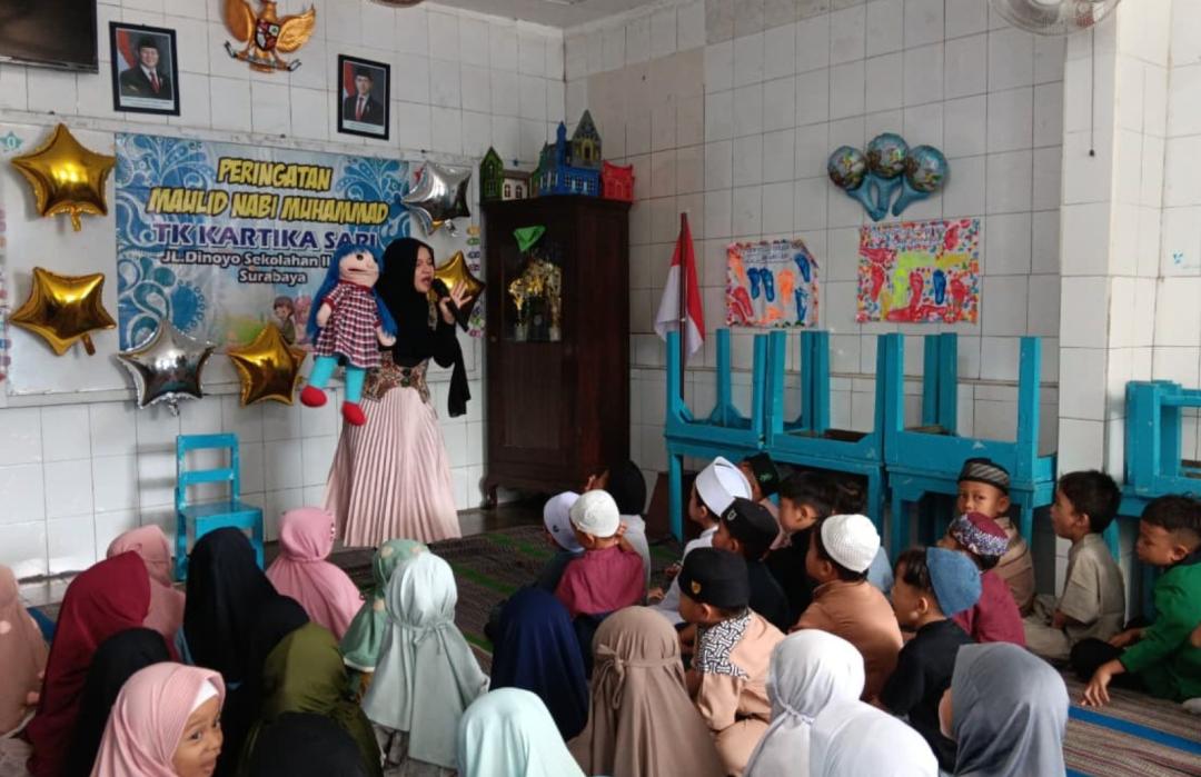 Peringati Maulid Nabi, DT Peduli Hadirkan Kisah Inspiratif di TK Kartika Sari Surabaya 