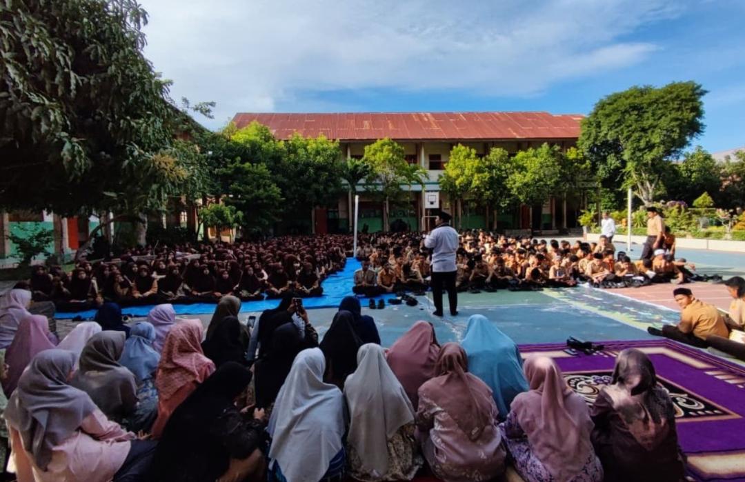 Dorong Peningkatan Akhlak Siswa, DT Peduli Gelar Tausiah Motivasi di MTsN 2 Banda Aceh 