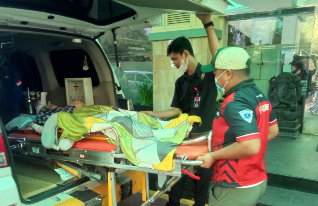 Cepat Tanggap, DT Peduli Fasilitasi Evakuasi Pasien Kurang Mampu ke RS Santosa 