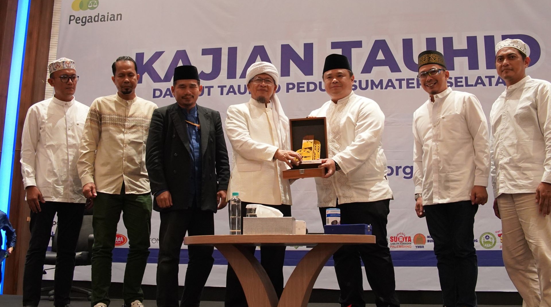 Hadiri Gathering Donatur, Ribuan Jemaah Padati Tausiah Aa Gym di Palembang 