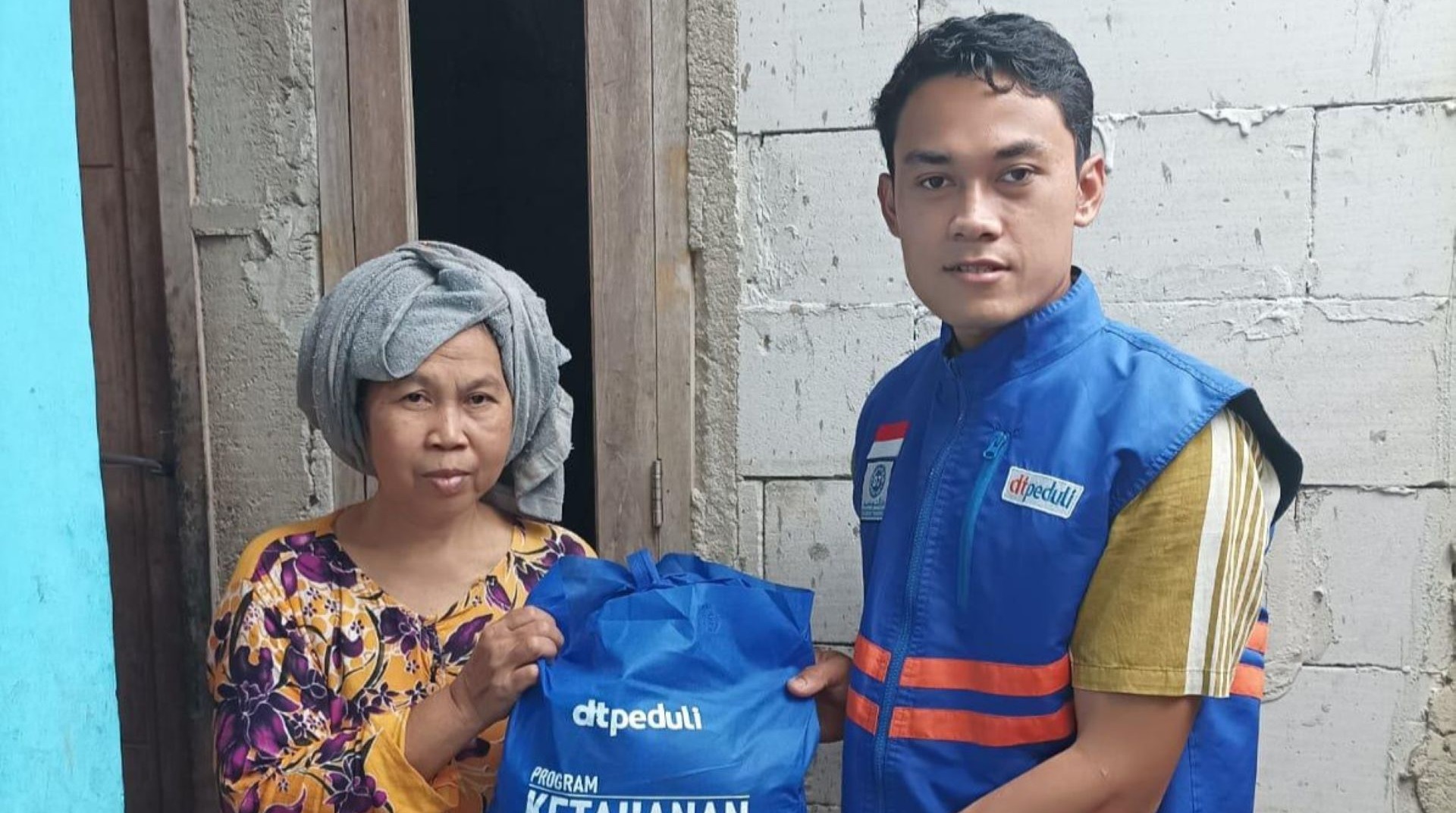 Hadapi Kenaikan Harga Pangan, DT Peduli Bogor Salurkan Bantuan untuk Warga Rumpin 