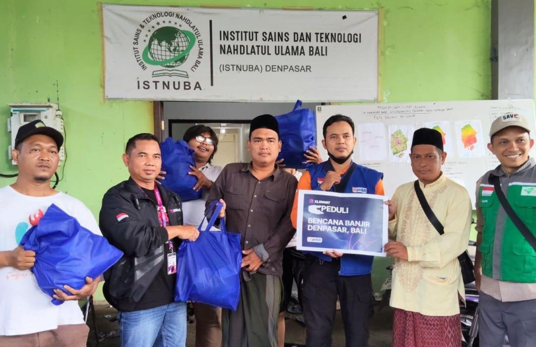 Menebar Kehangatan, Berbagi Kebahagiaan, XL SMART dan DT Peduli Salurkan Bantuan untuk Korban Banjir Terparah di Bali 