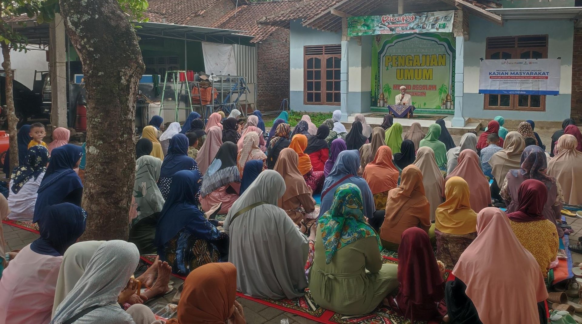 Tumbuhkan Ketaatan, DT Peduli dan UPZ Baznas Telkom Gelar Kajian Kampung Akhlak di Masjid As-Salam Kagongan 