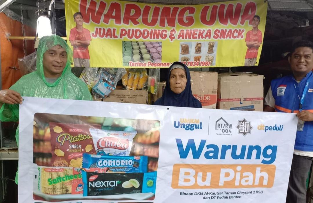 Dorong Kemandirian Ekonomi, DT Peduli dan Masjid Al Kautsar Beri Bantuan Usaha untuk Warung Uwa Piah 