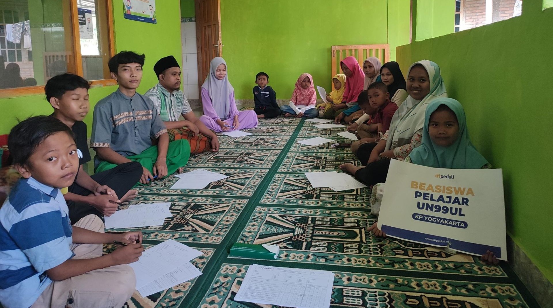 Dorong Prestasi dan Akhlak Siswa, DT Peduli Gelar Pendampingan Beasiswa di Kampung Unggul 