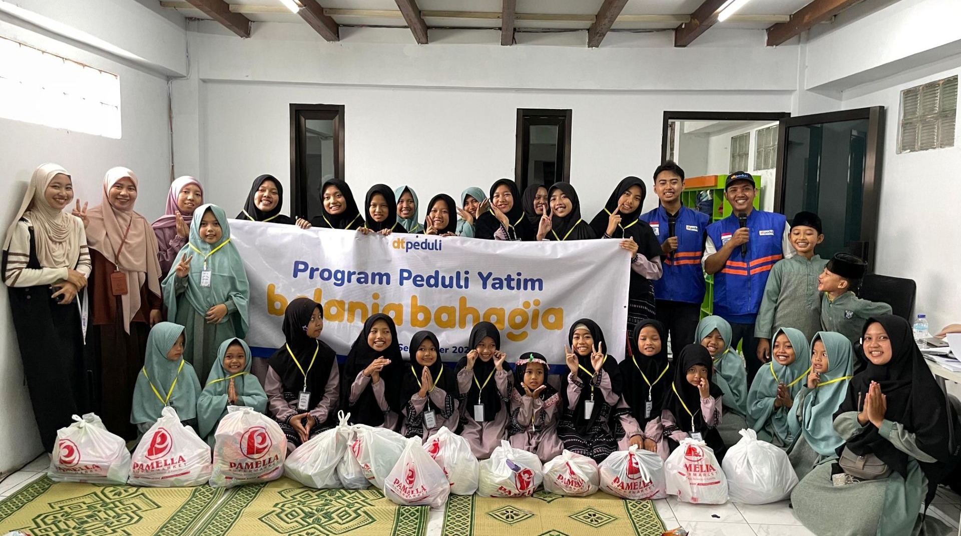Hadiahkan Senyum, DT Peduli Gelar Program Belanja Bahagia untuk 25 Anak Yatim