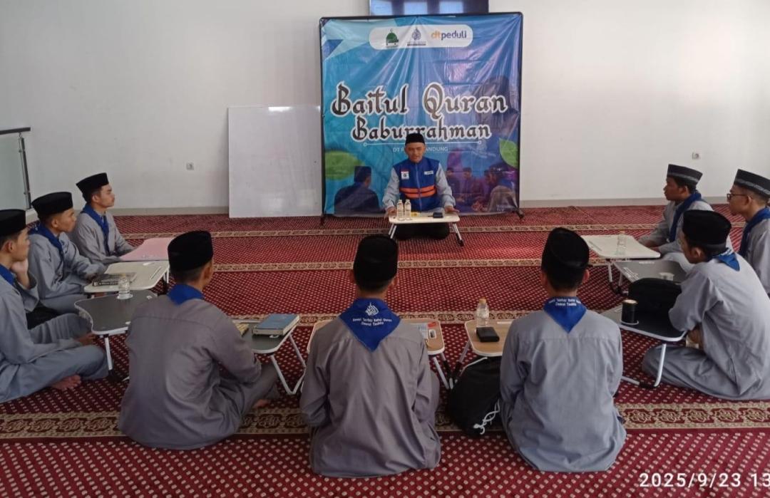 Cetak Generasi Qur'ani Berakhlak Mulia, DT Peduli Gelar Pembinaan Rutin untuk Santri Hafidz 