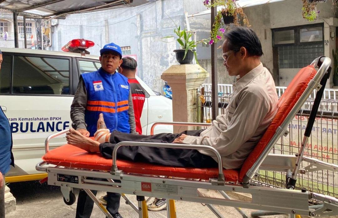 Patah Kaki Akibat Kecelakaan, DT Peduli Dampingi Kang Undang Jalani Terapi  