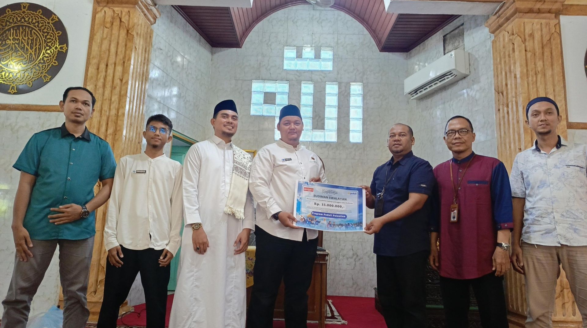 Budiman Swalayan dan DT Peduli Salurkan Donasi Pelanggan Rp15 Juta untuk Palestina 