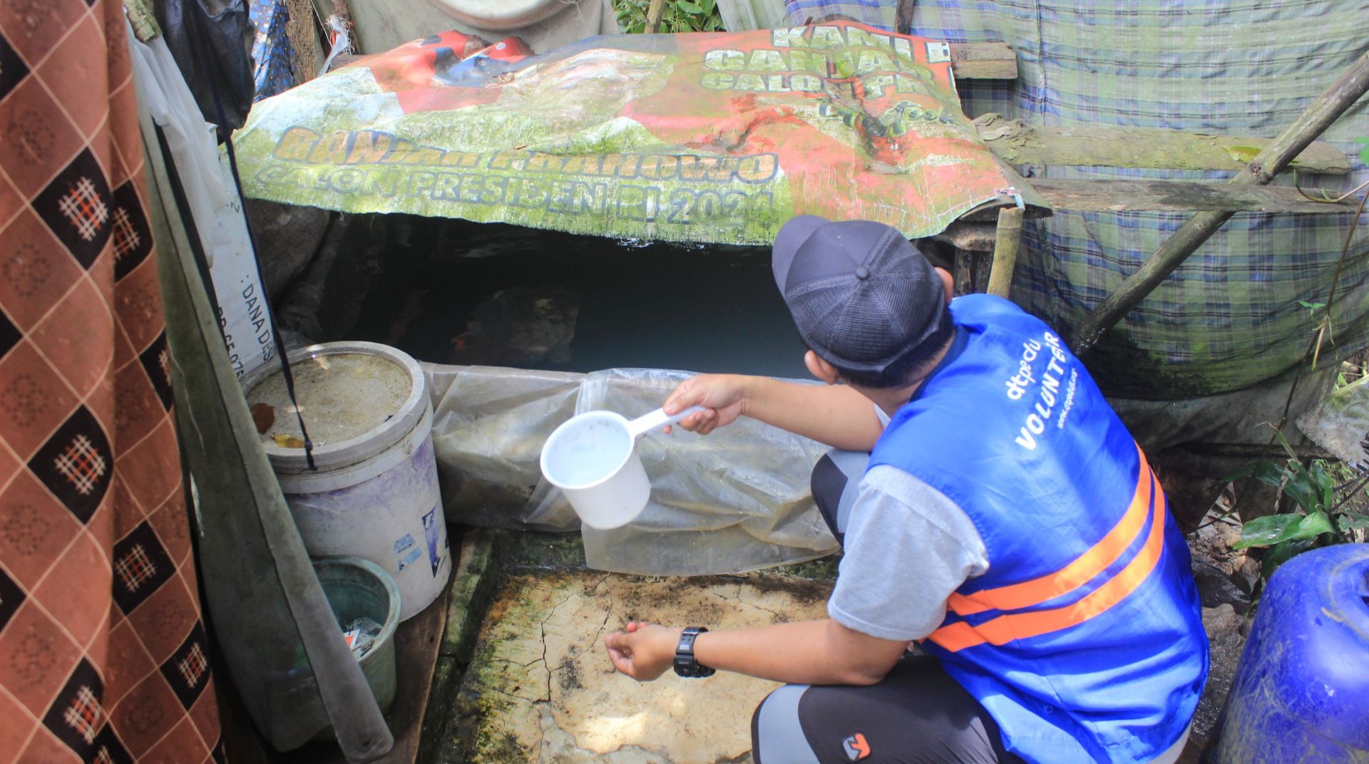 Kekeringan Melumpuhkan, Warga Gelarkubang Harus Berjalan 5 KM Demi Air Bersih 