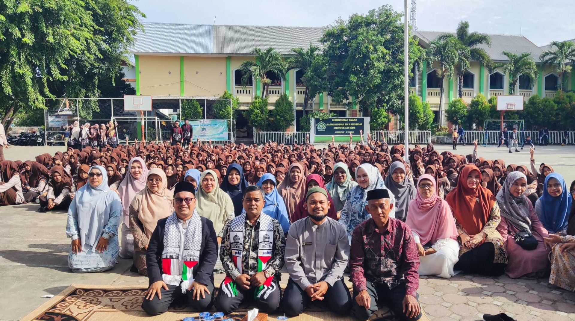 Antusias Menyimak Kajian Peduli Palestina, MAN 4 Aceh Besar Persembahkan Cinta untuk Palestina