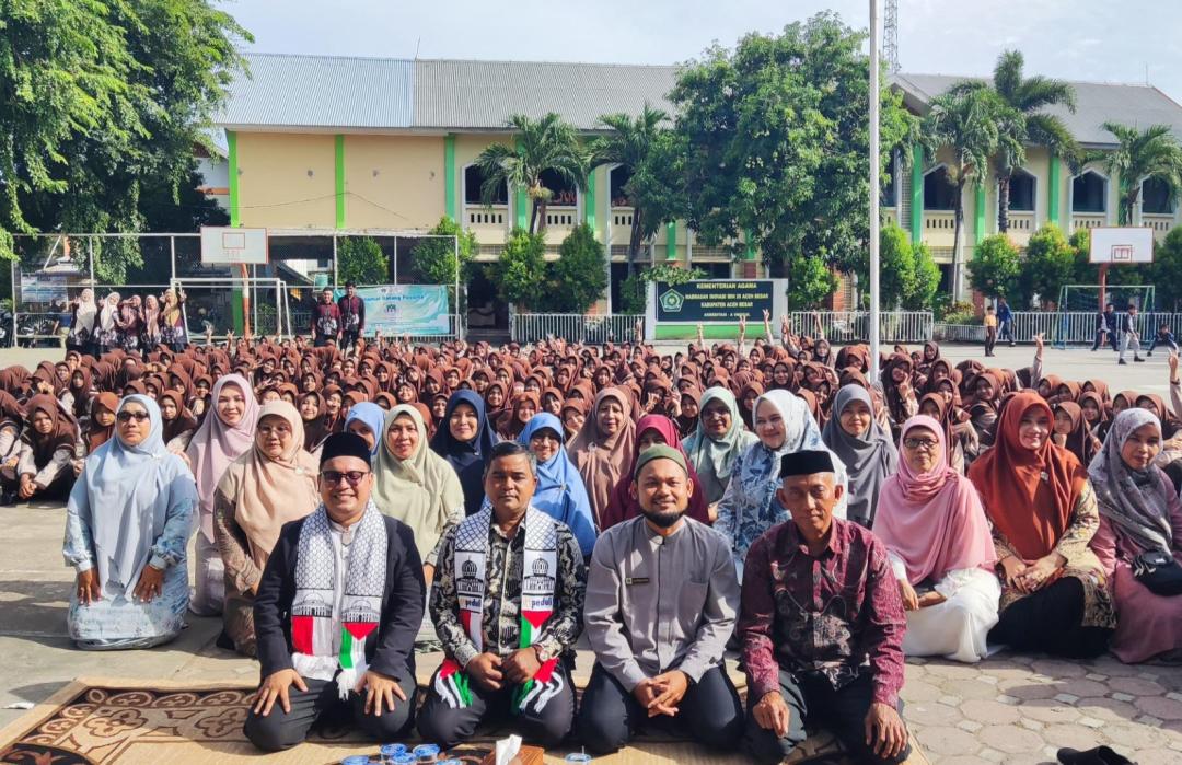 Antusias Menyimak Kajian Peduli Palestina, MAN 4 Aceh Besar Persembahkan Cinta untuk Palestina