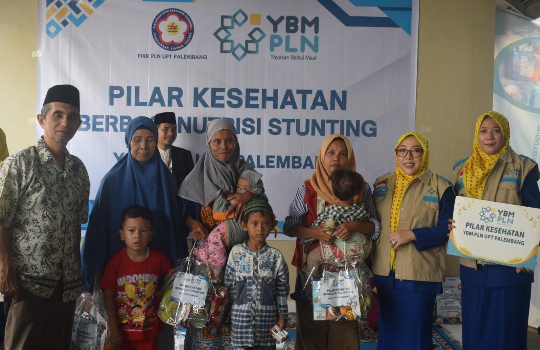 Bersama Lawan Stunting: PIKK, YBM PLN UPT Palembang, dan DT Peduli Sumsel Berbagi 100 Paket Nutrisi Stunting di kota Palembang