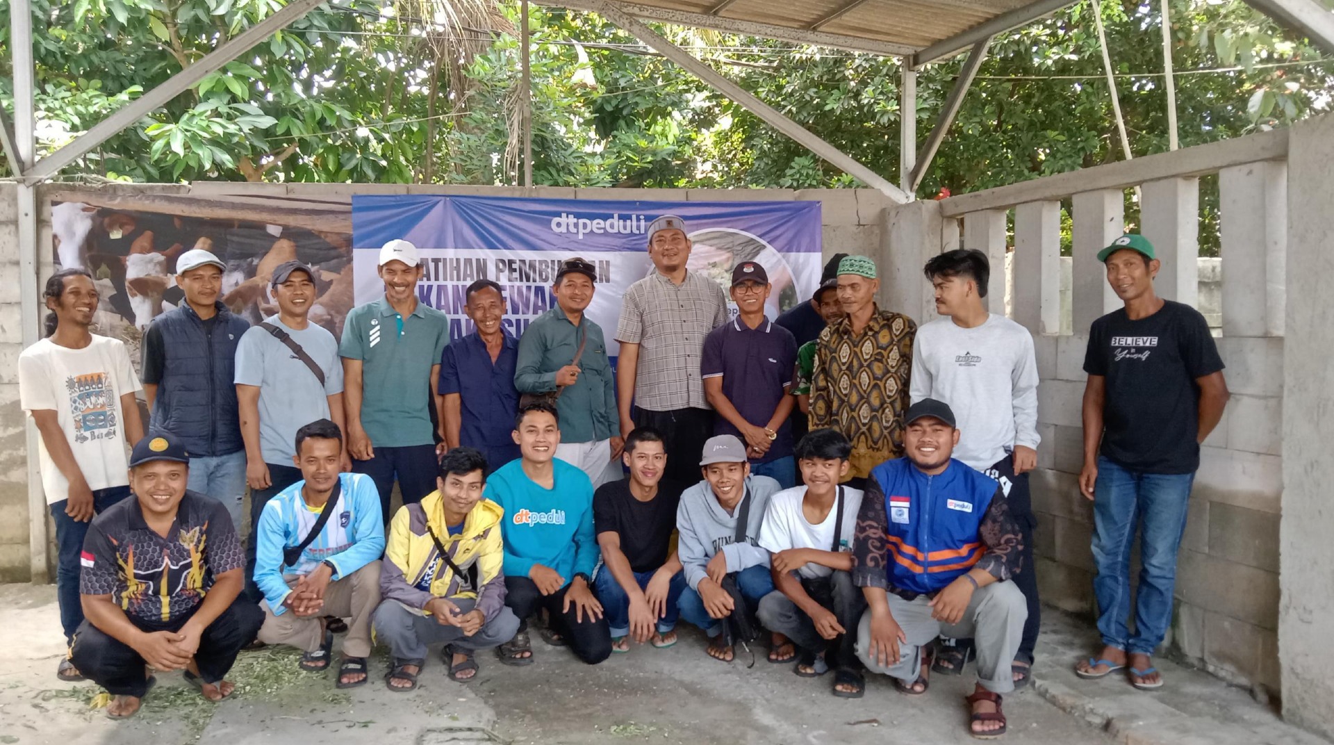 Dukung Ketahanan Pangan dan Ekonomi Masyarakat, DT Peduli Bogor Menggelar Pelatihan Pembuatan Pakan Silase untuk Peternak di Desa Bantarjaya