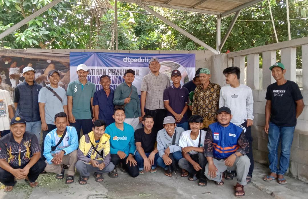 Dukung Ketahanan Pangan dan Ekonomi Masyarakat, DT Peduli Bogor Menggelar Pelatihan Pembuatan Pakan Silase untuk Peternak di Desa Bantarjaya